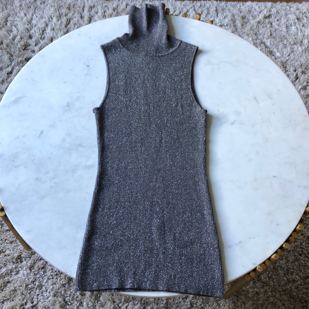 Nice silver top . Size L